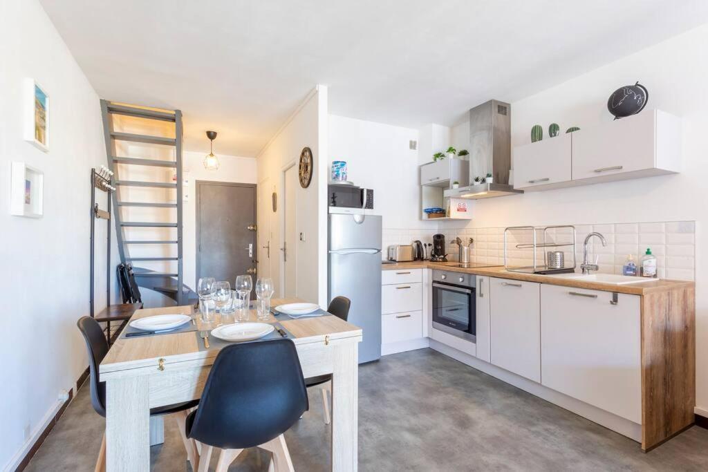Chez Audrey - Agreable Appartement Duplex Climatise Et Convivial Le Grau-du-Roi Esterno foto